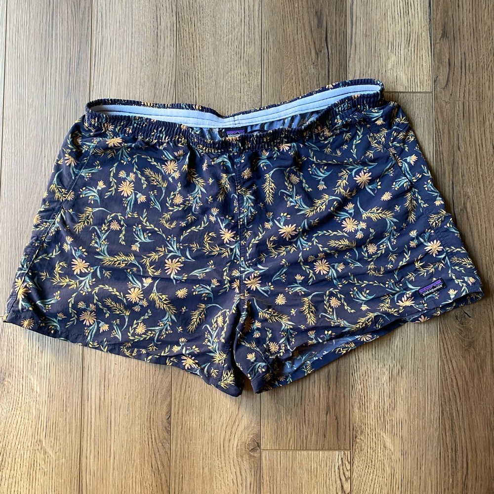 Floral Patagonia Baggies Shorts | Navy | 5 in inseam